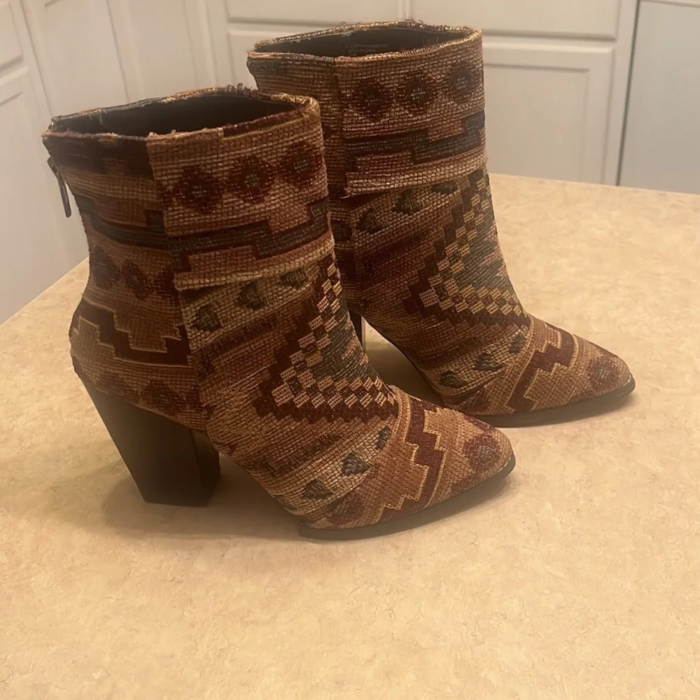 REVOLVE Kelsi Dagger Zidane Tapestry woven heeled Boots Aztec size 7.5 western